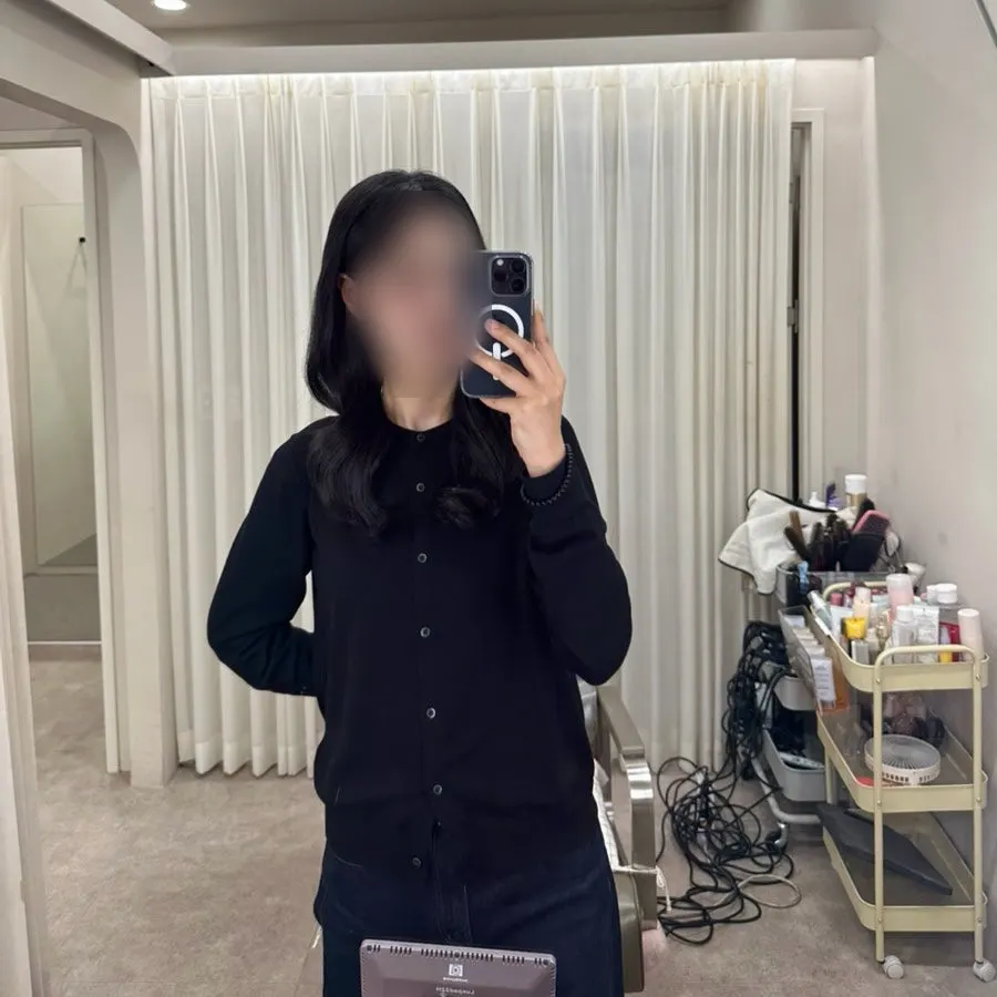 또렷한 눈매로 완성된 메이크업 정면