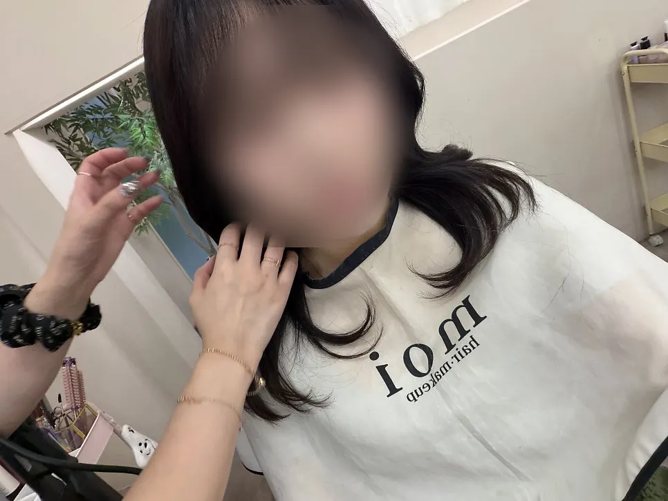 메이크업 완성 후 가로 셀카