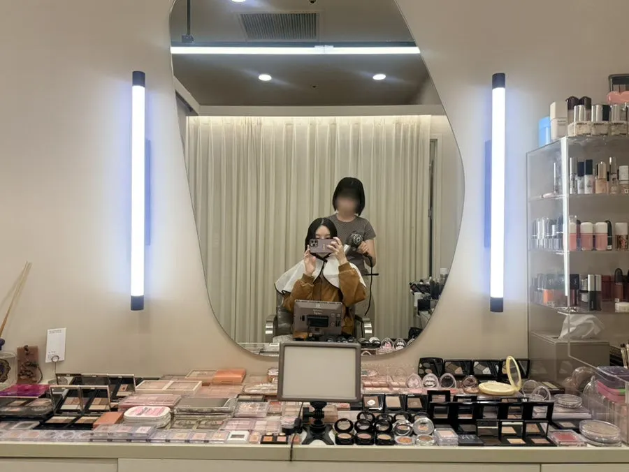 Hair station with bright lighting beside the mirror