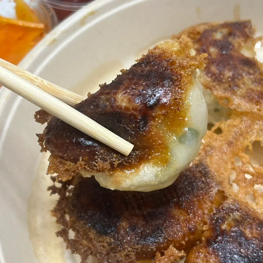 바삭함이 남아 있는 교자 단면