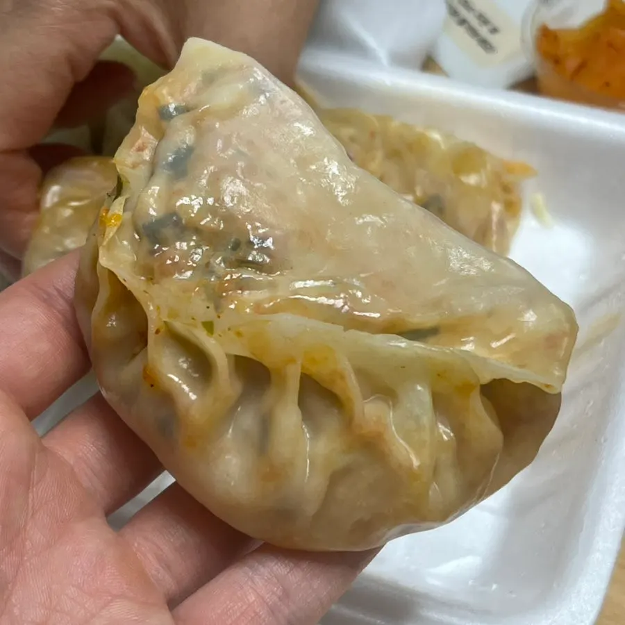만두소가 꽉 찬 김치 찐만두