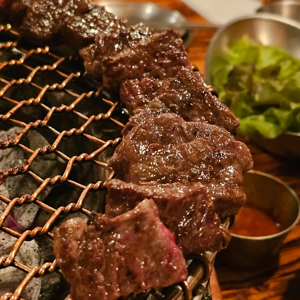 A hanwoo cut being grilled