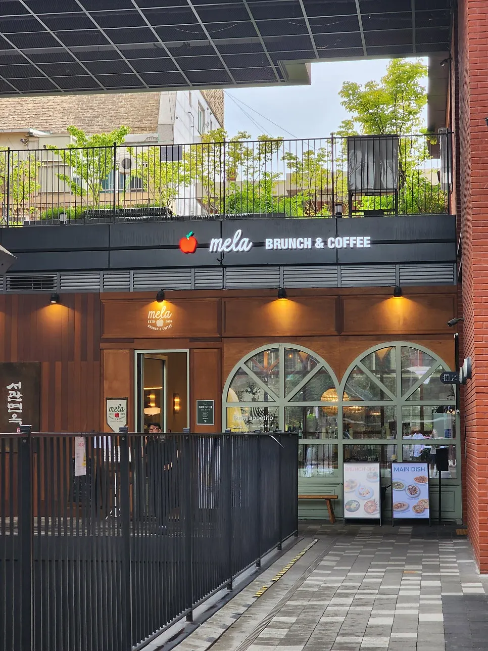 MELA弘大店の建物外観