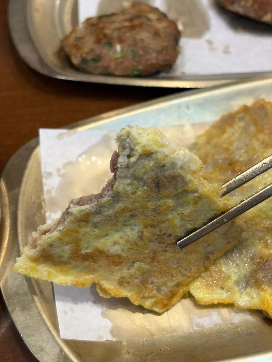 계란옷을 고루 입힌 소고기 육전