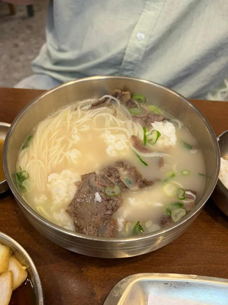 곰탕에 들어 있는 소면