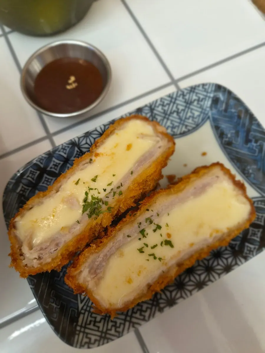모짜치즈카츠 2pcs 접시