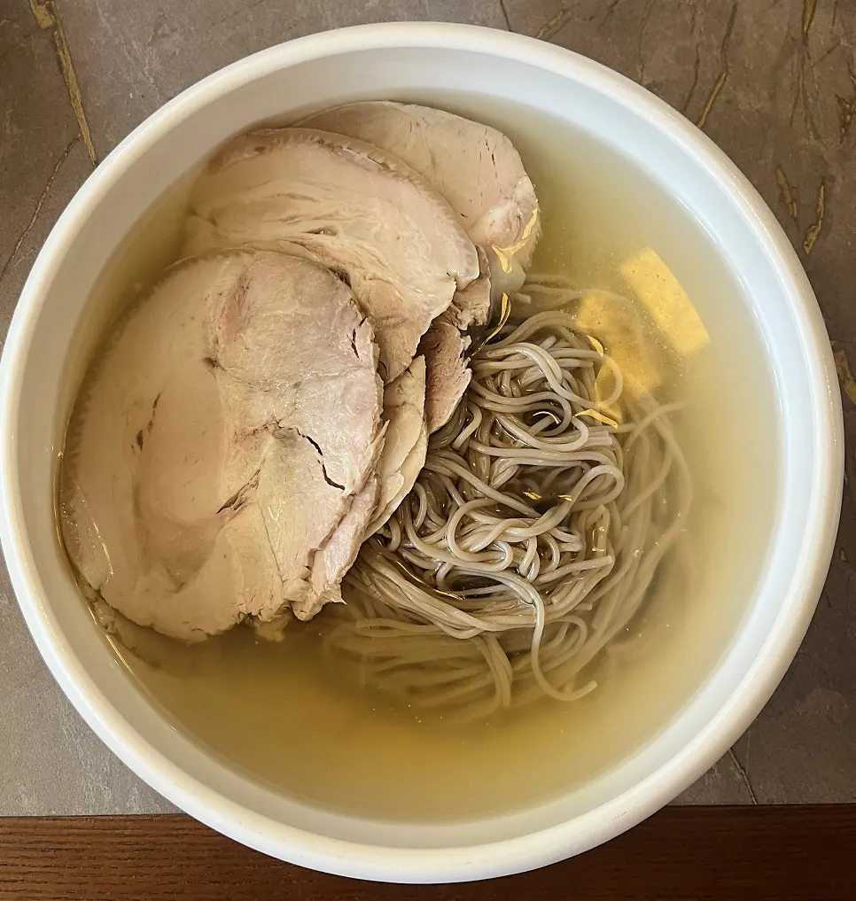 공깃밥을 추가한 곰탕 식사