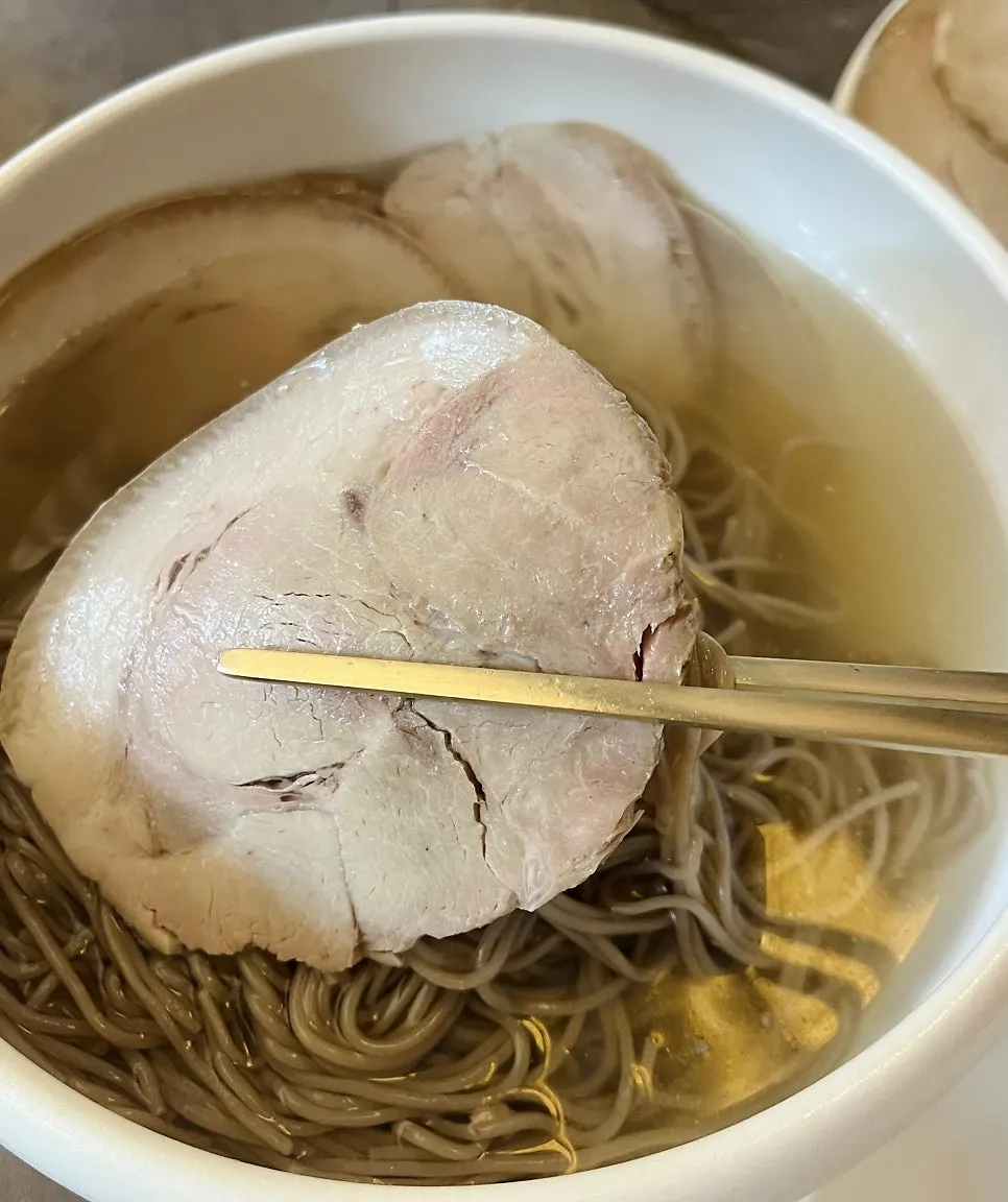 고기와 함께 먹는 물 평양냉면