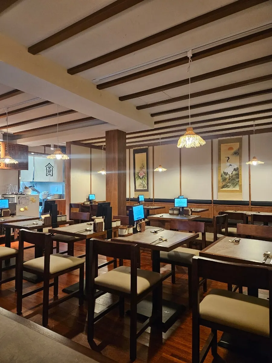 Anok’s calm and clean interior