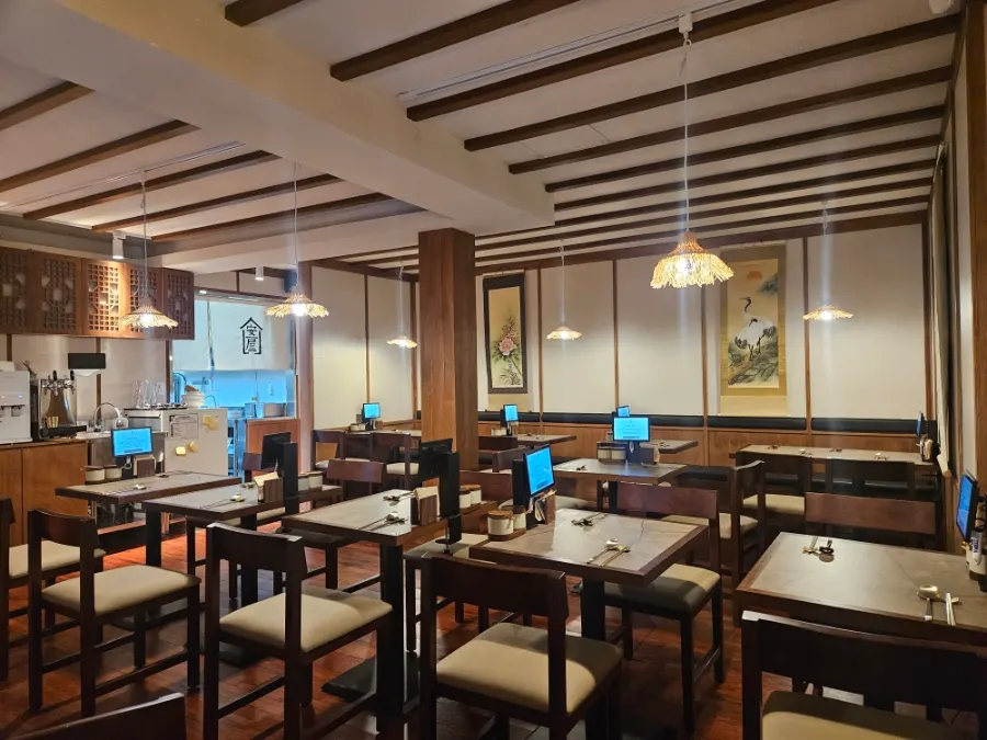 Anok interior with neatly arranged tables