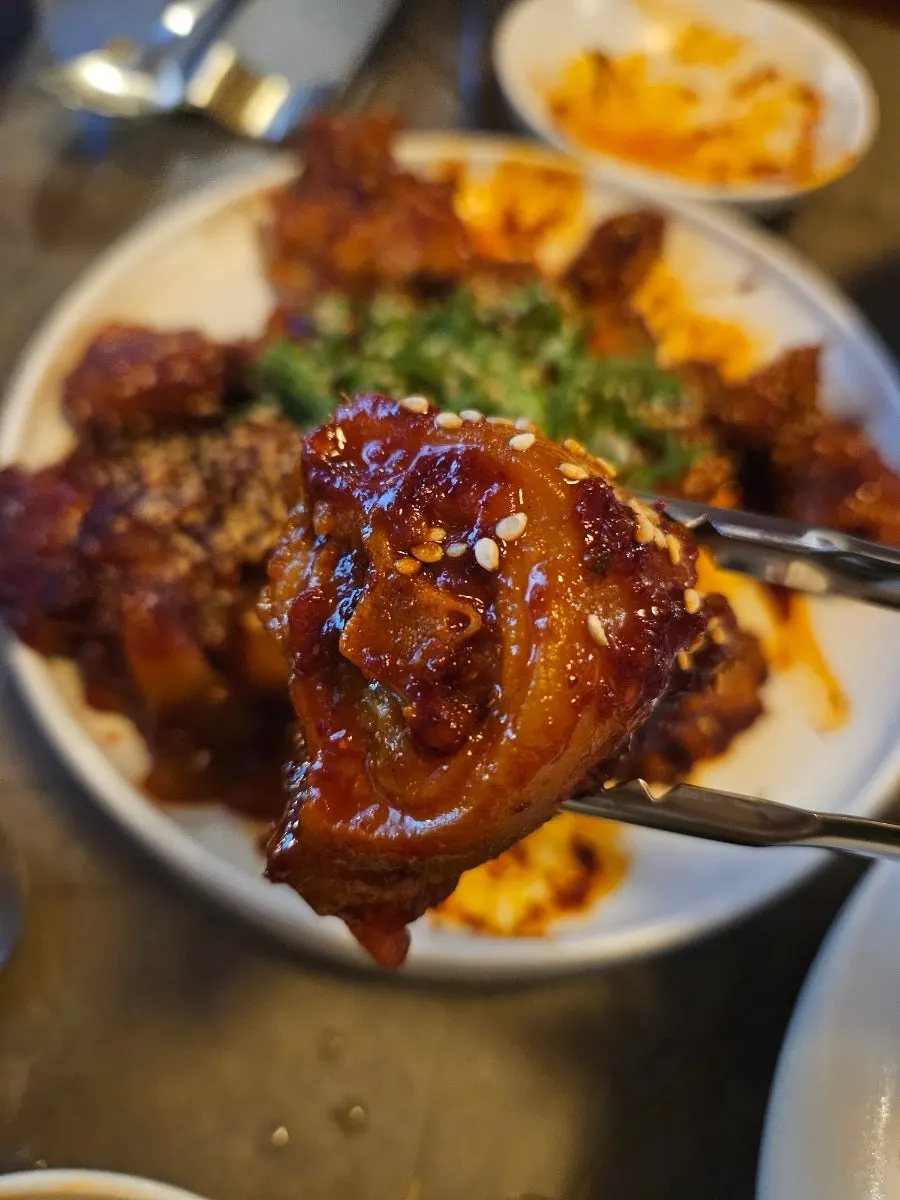 Braised pork tail that pairs well with Pyongyang naengmyeon