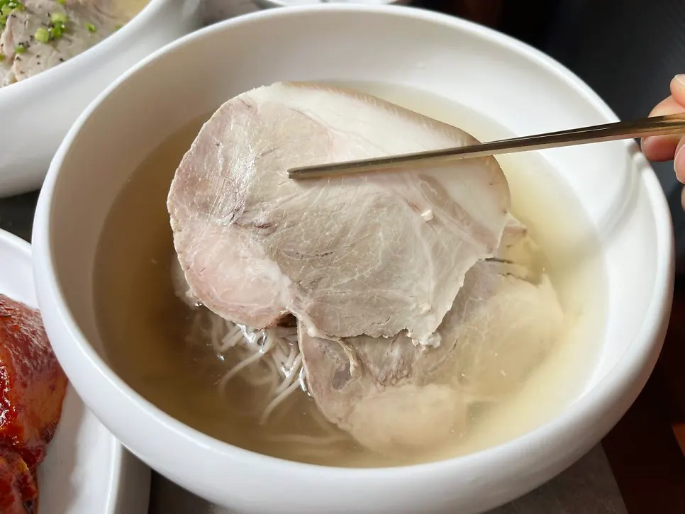 맑은 육수의 평양냉면