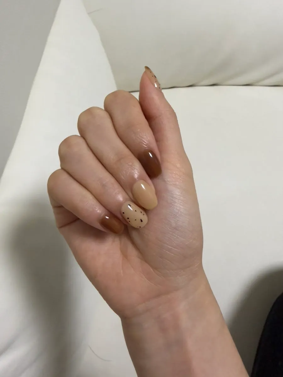발레리나 쉐입으로 완성된 젤네일 클로즈업