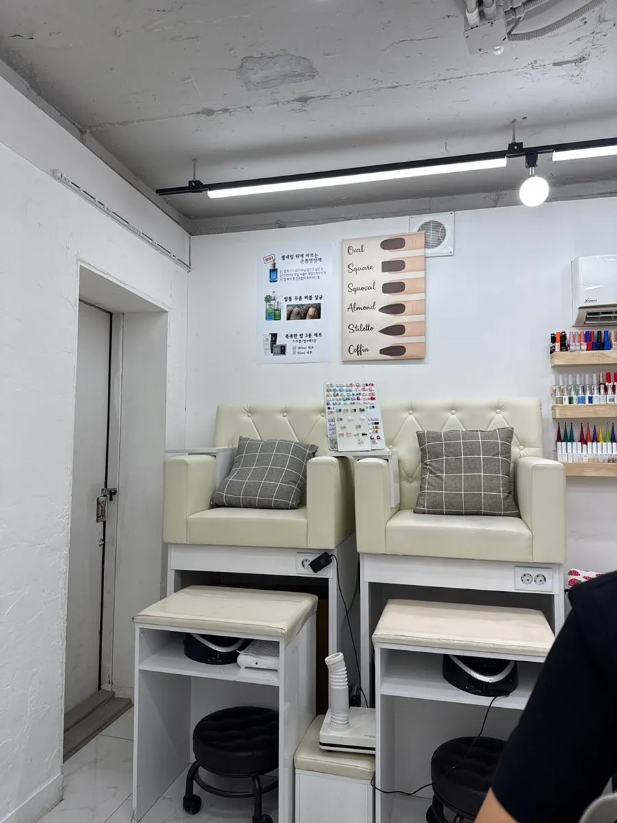 누디 톤 젤네일 각도별 모습
