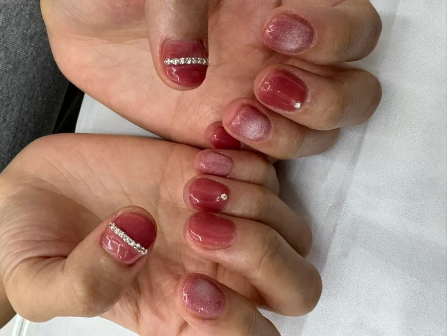 Magnetic pink nails shimmering in the light