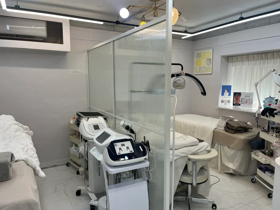 Neatly arranged nail treatment space