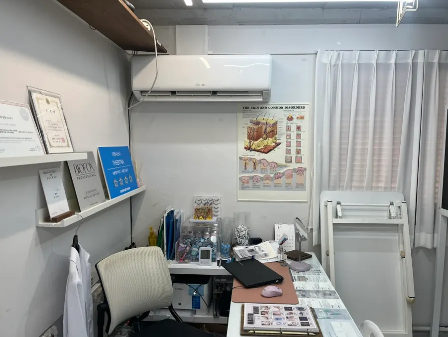 Treatment table at Byuazeu Hongdae