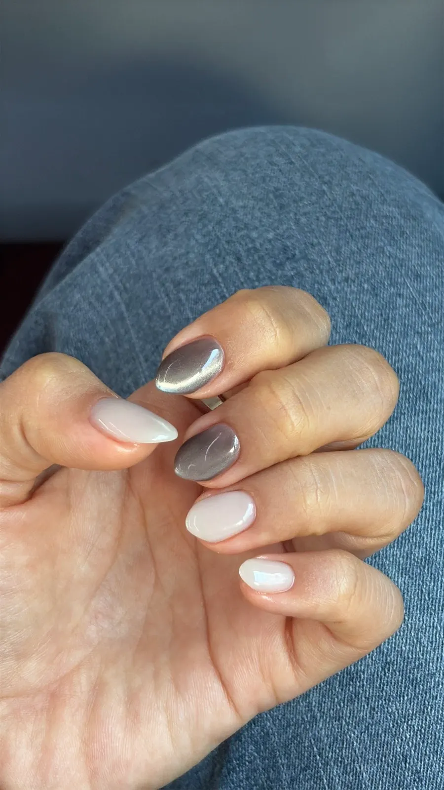 Finished autumn nails with a magnetic gel point design