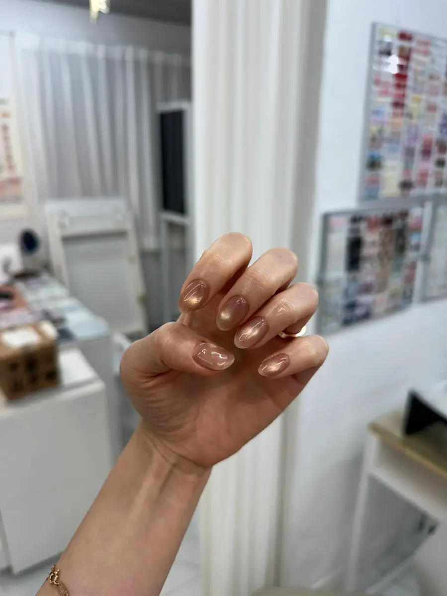 완성된 스킨 베이지 누드톤 자석네일