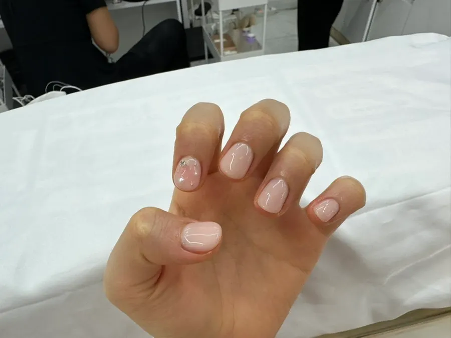 기본 케어로 큐티클 정리된 손톱