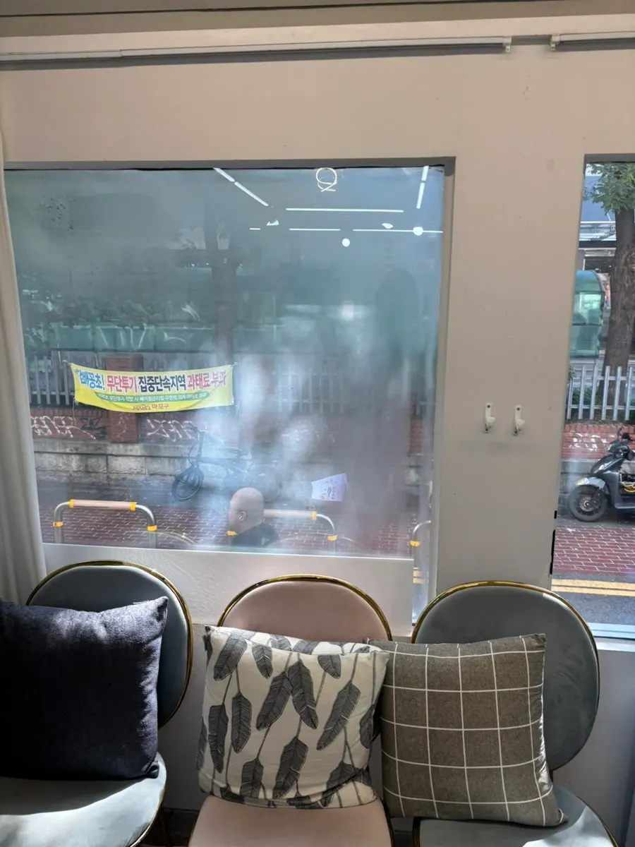Entrance of Byuazeu Hongdae Nail, Lashes & Skincare