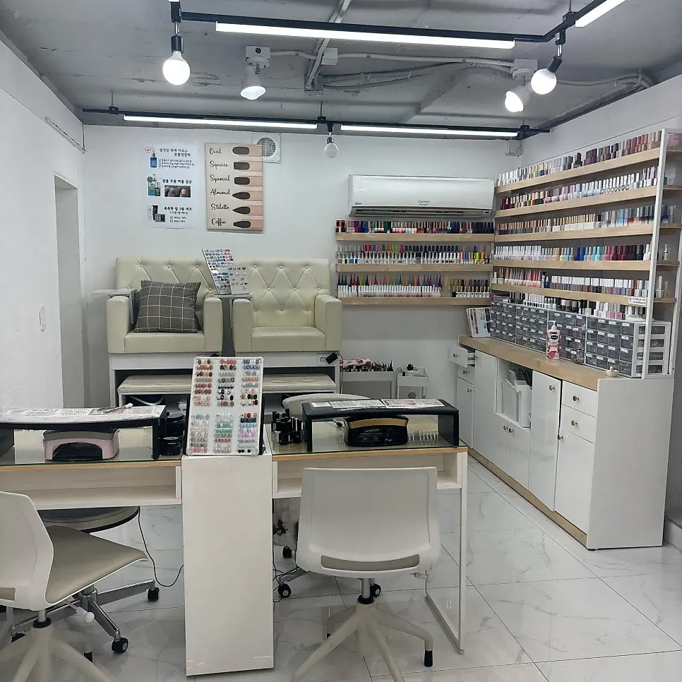 White-toned interior of Byuazeu nail salon