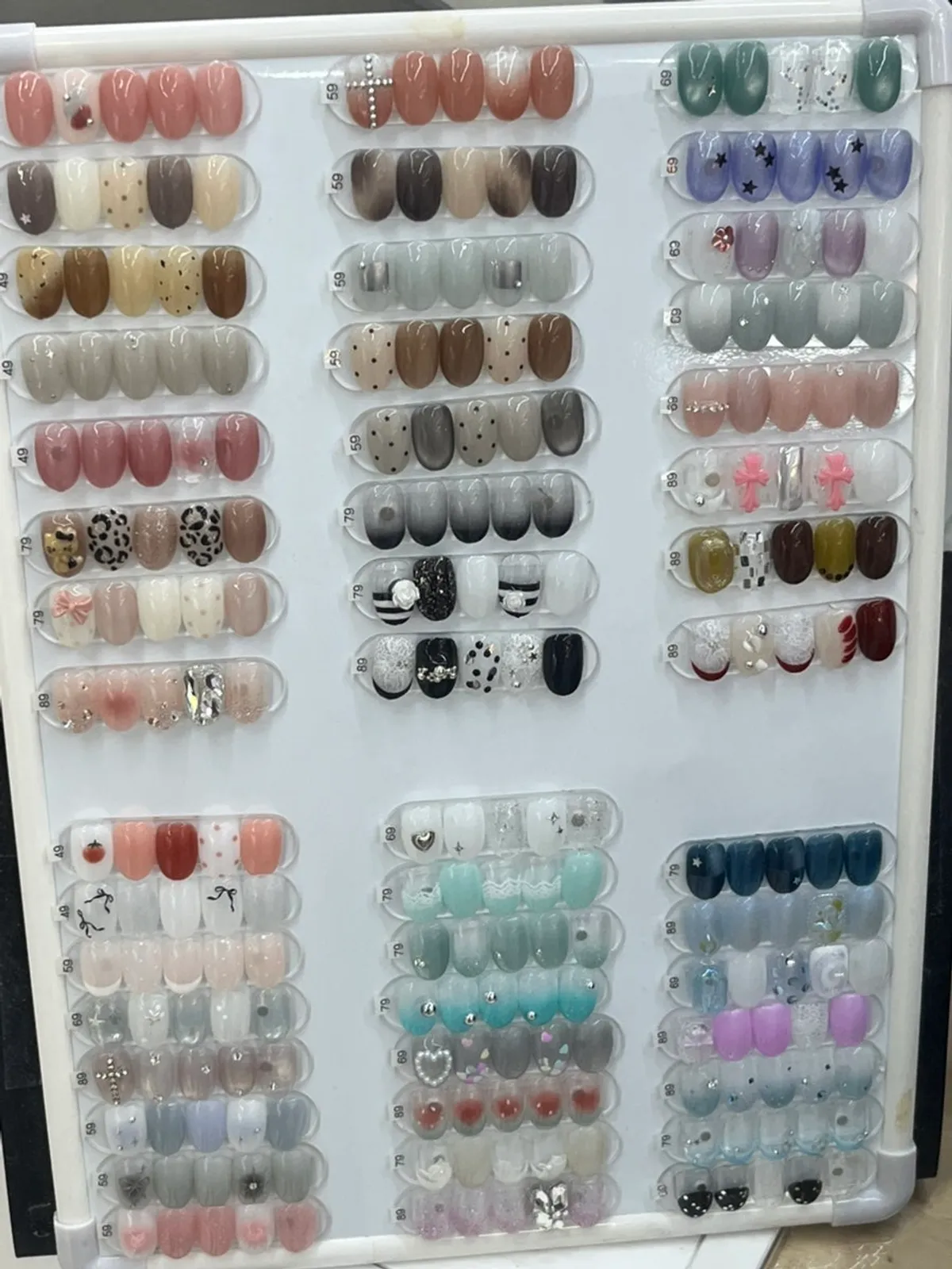 Gel nail treatment seats for two people side by side