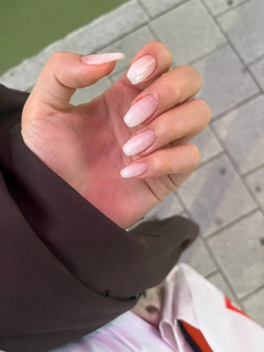 Finished white syrup gradient nails