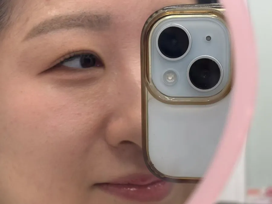 Pink-toned finish on the eyes and cheeks