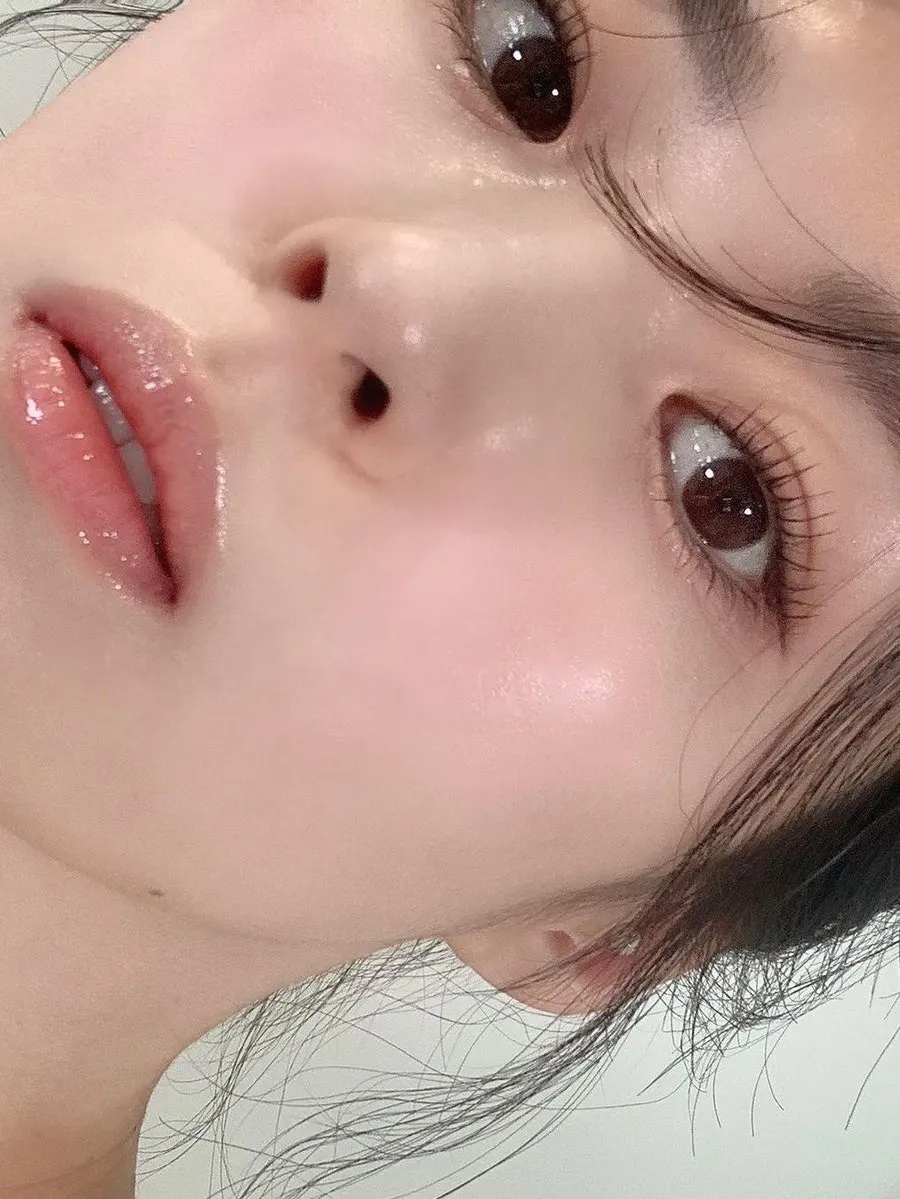 Photo saved as a reference for natural makeup