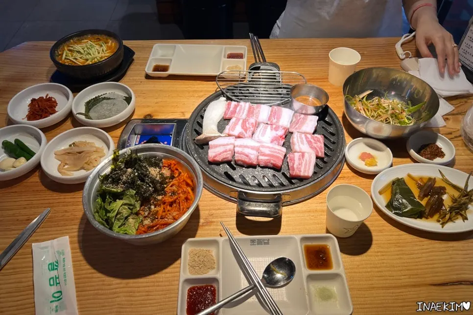 Zucchini doenjang-jjigae and radish-rice bowl