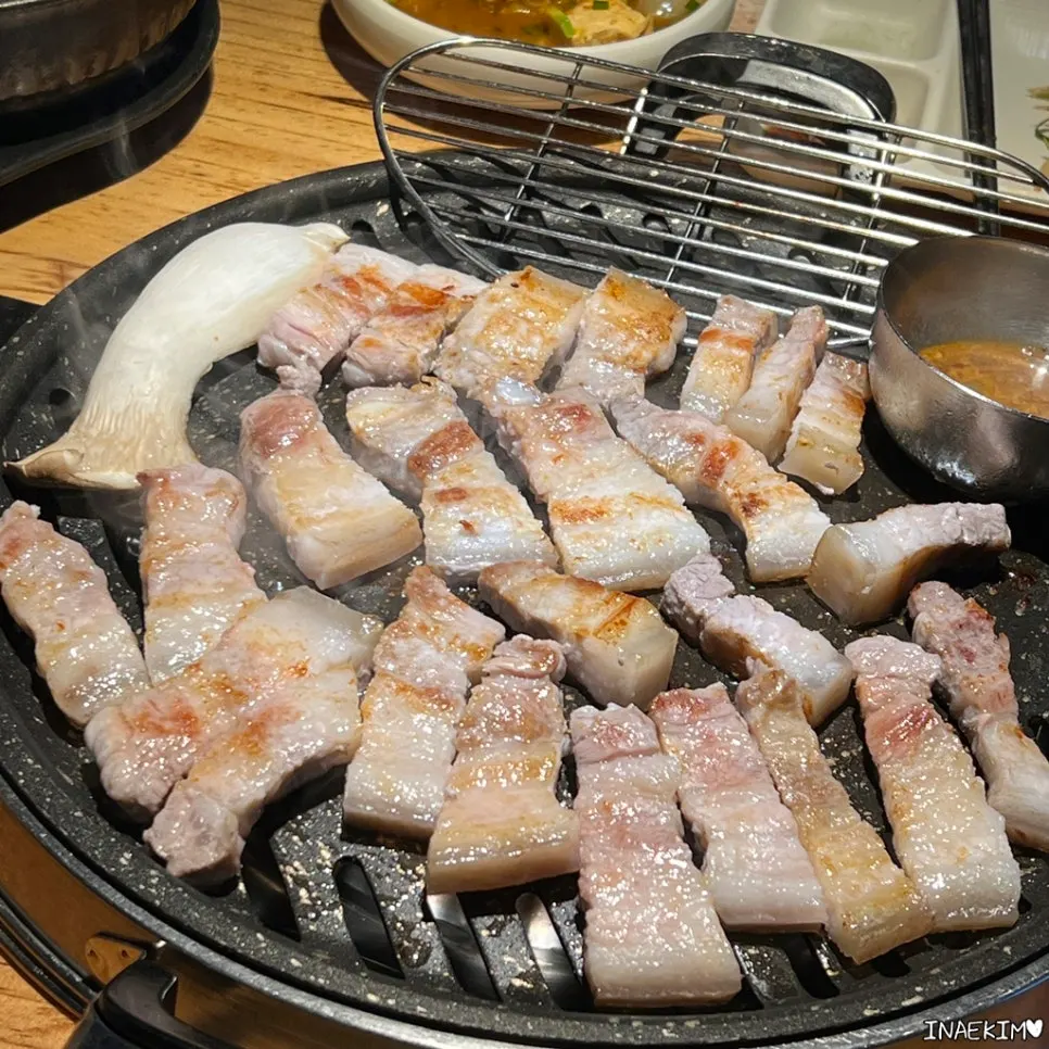 Ogyeopsal meal setting