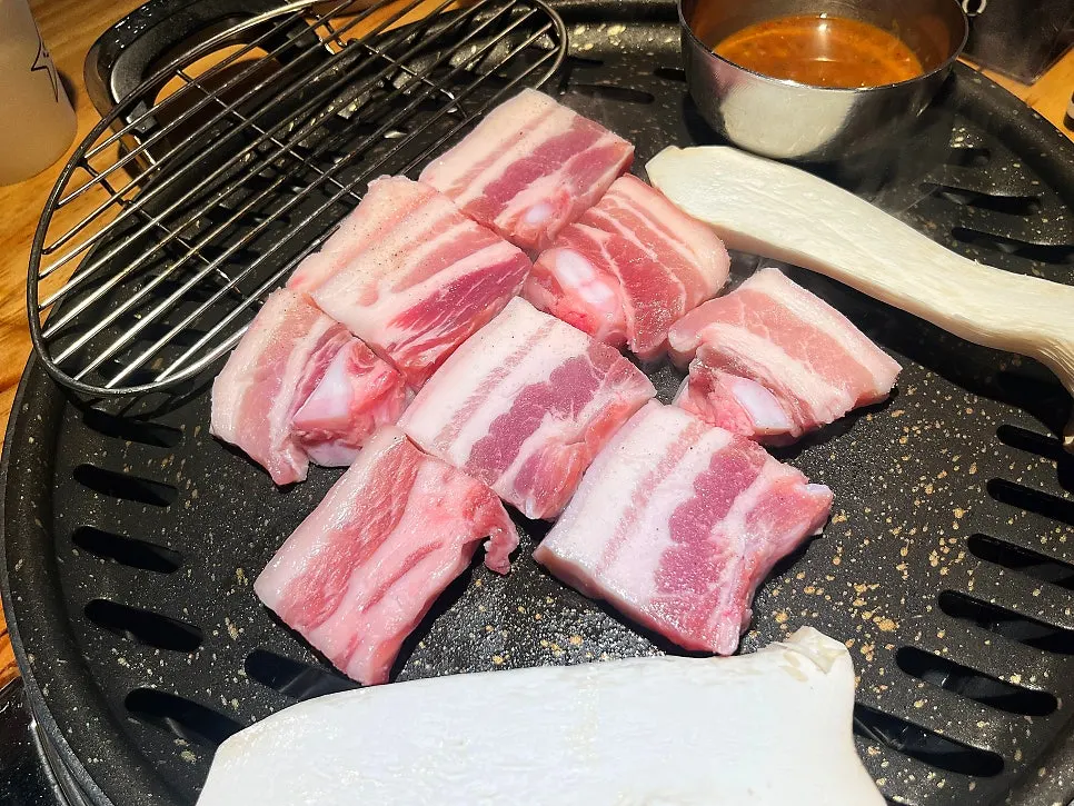 Plate of ogyeopsal ready for the grill