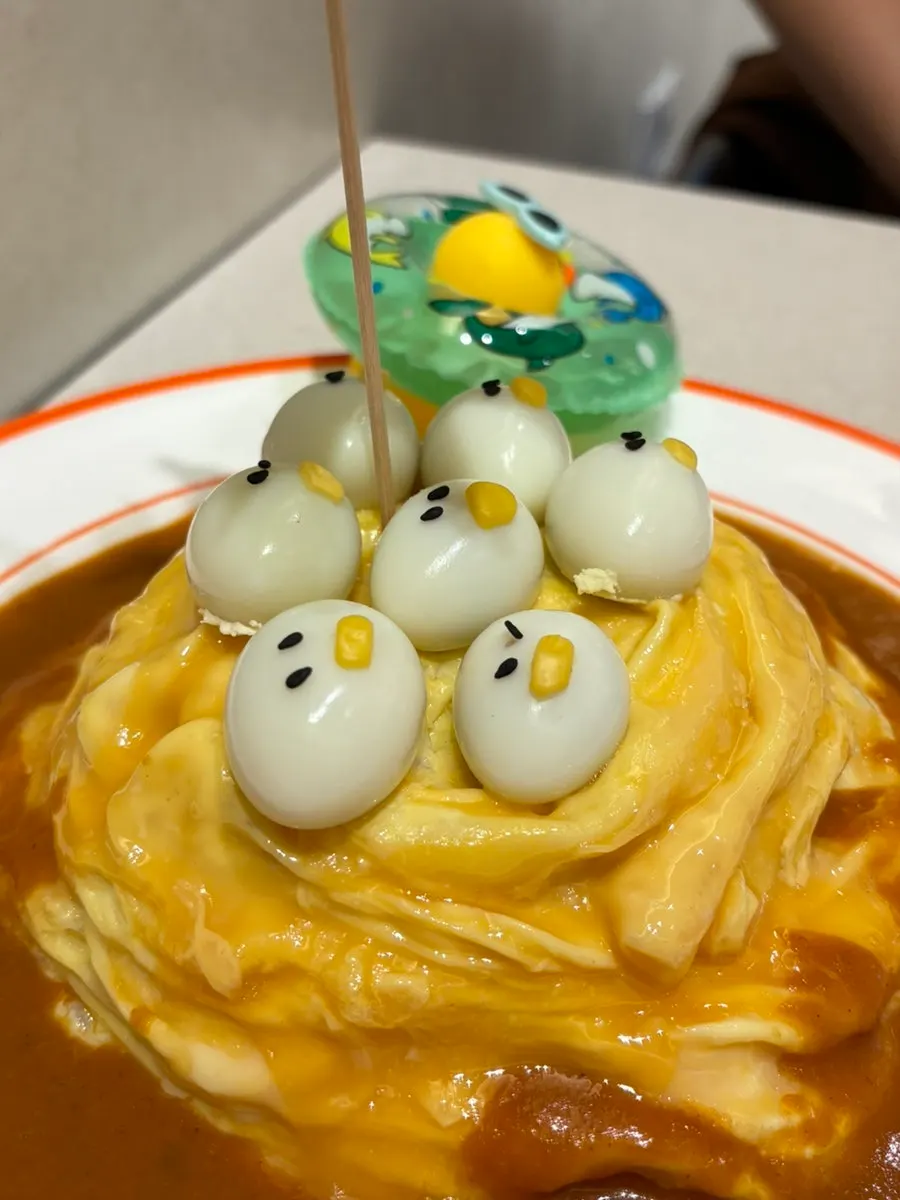 Omurice decorated with quail-egg birds