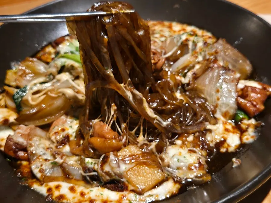 푸짐하게 들어간 찜닭 당면