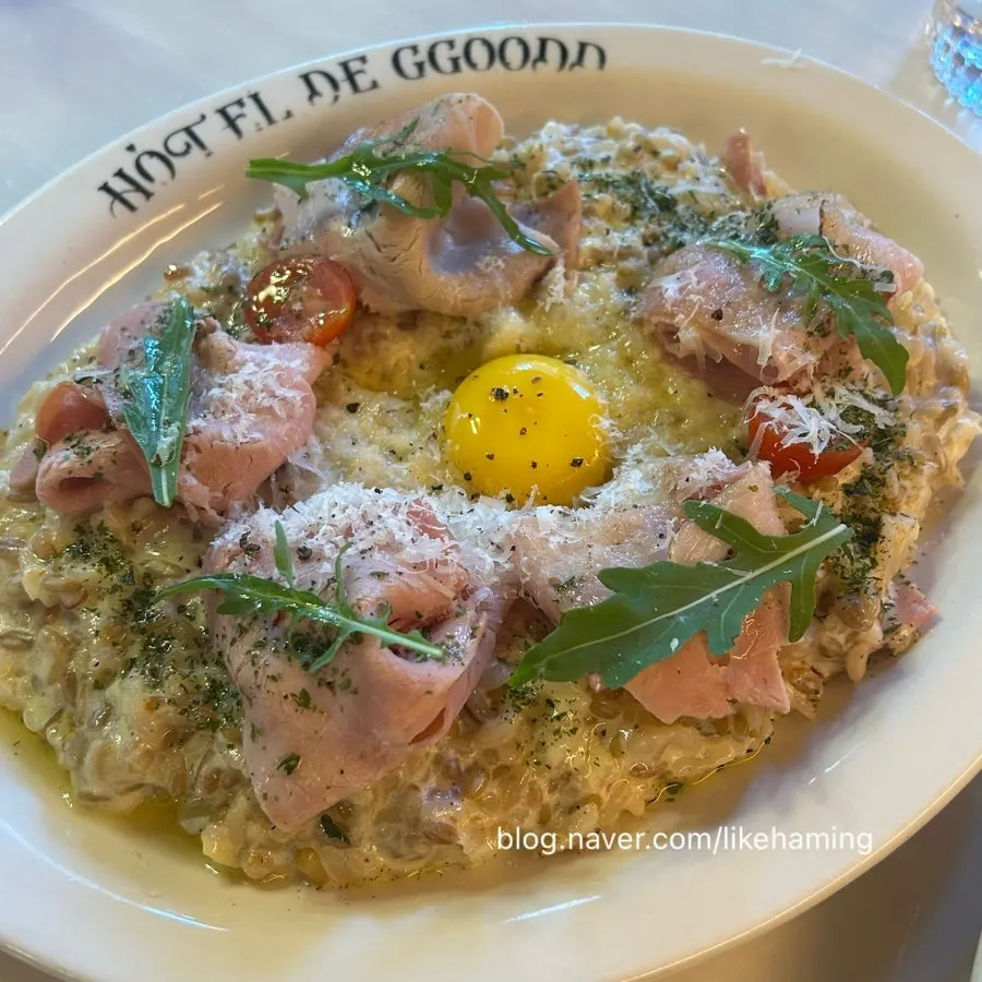 Truffle cream risotto with the yolk broken open