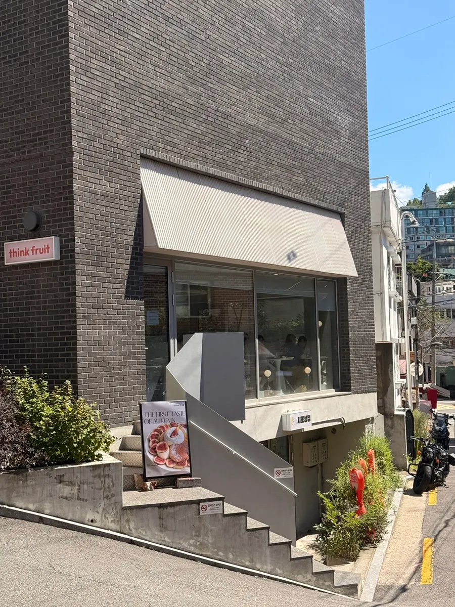 Entrance to Think Fruit, a Hongdae dessert café revisited by the writer
