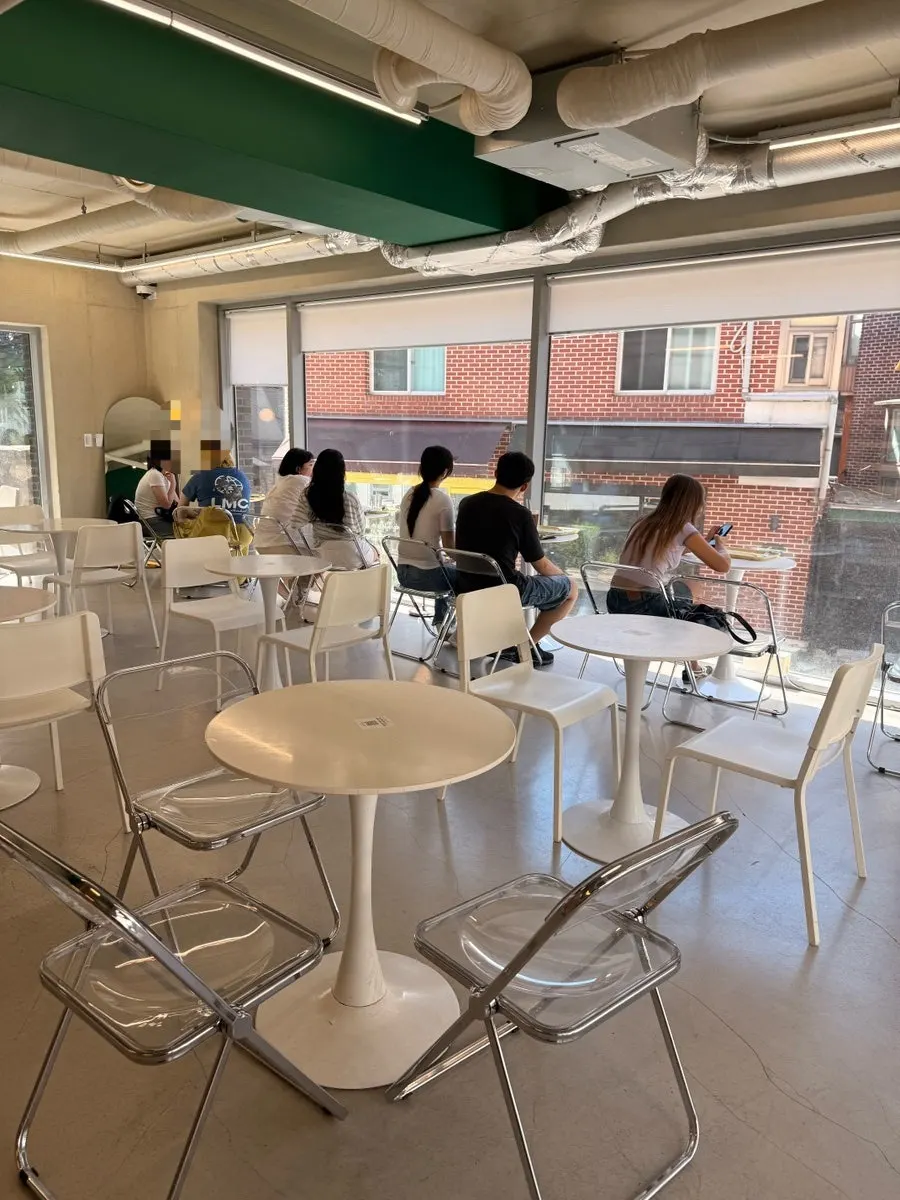 White round tables and clear folding chair seating
