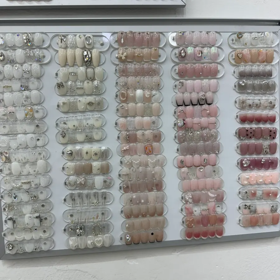 Art board with various designs on display at Byuazeu Nail