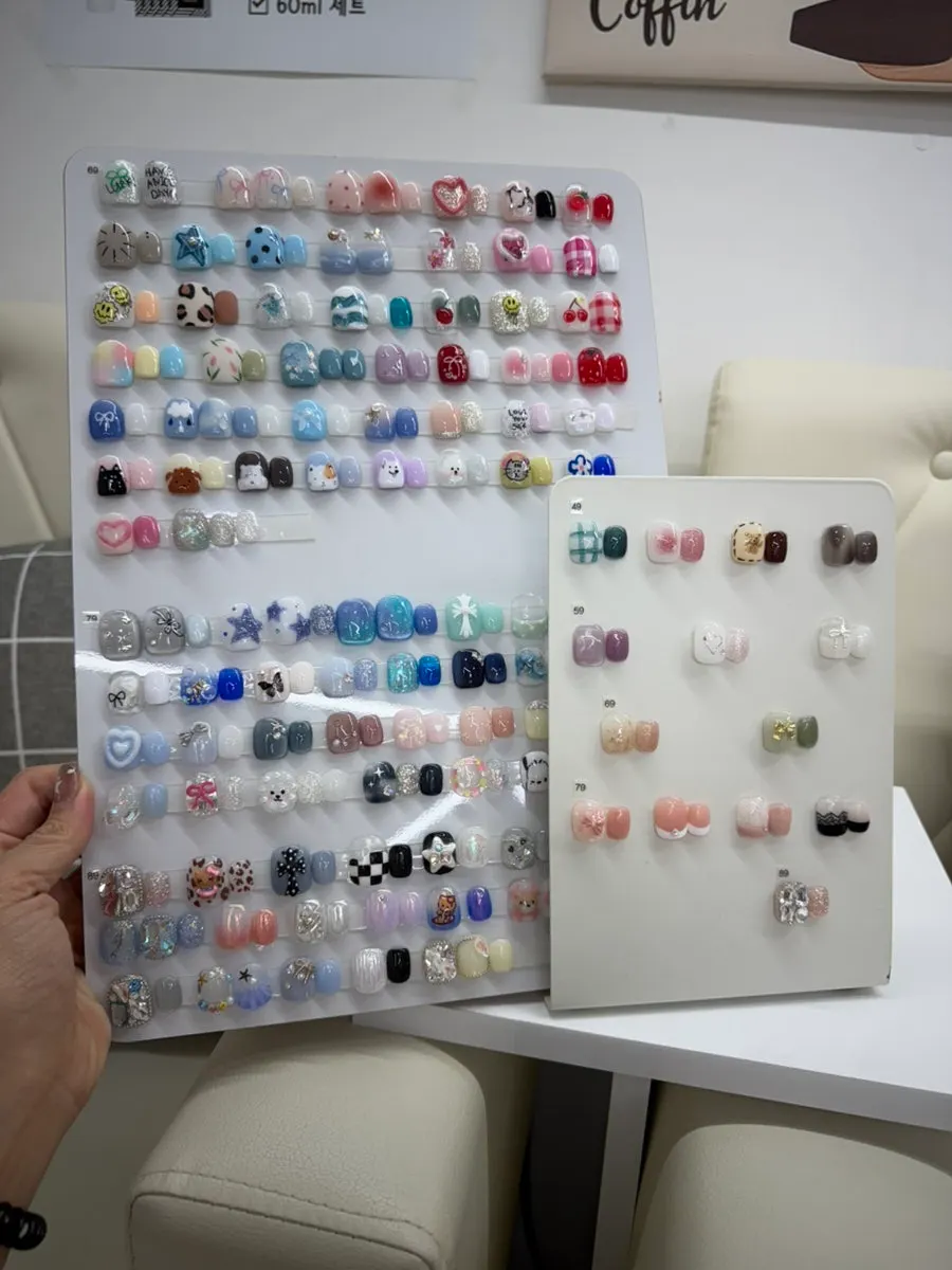 Sample of the monthly art hand design switched to a pedicure