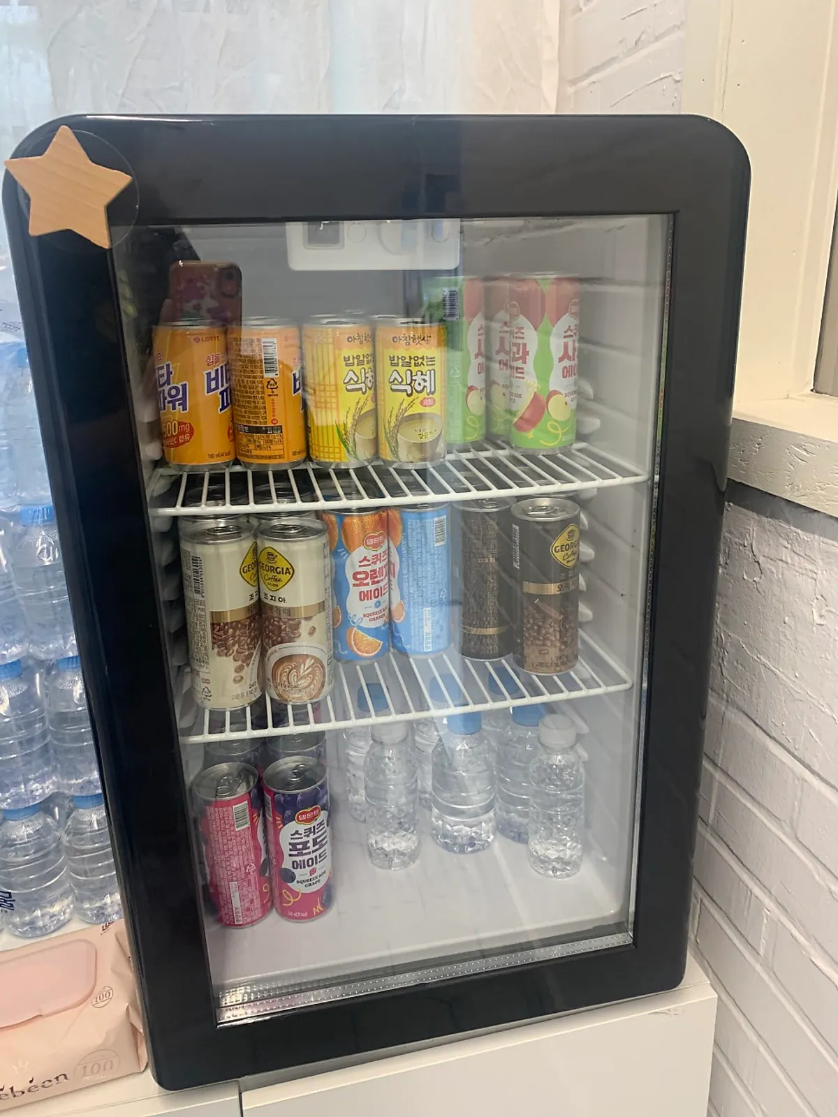Customer waiting area at Byuazeu with drinks ready