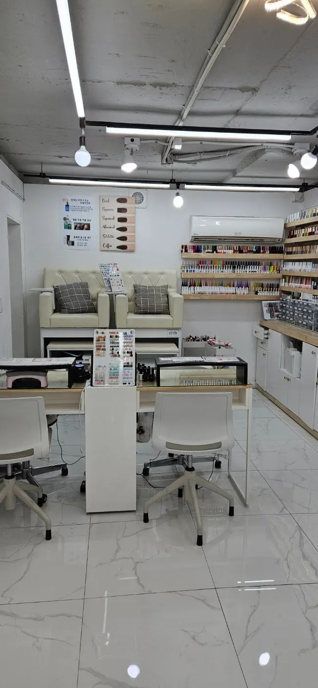 Interior and waiting area of Byuazeu in Hongdae