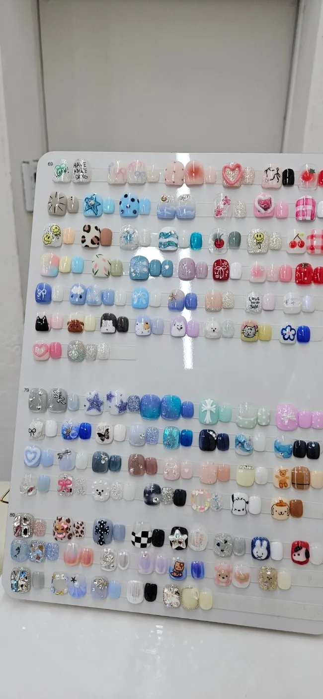Collection of Byuazeu pedicure art design samples