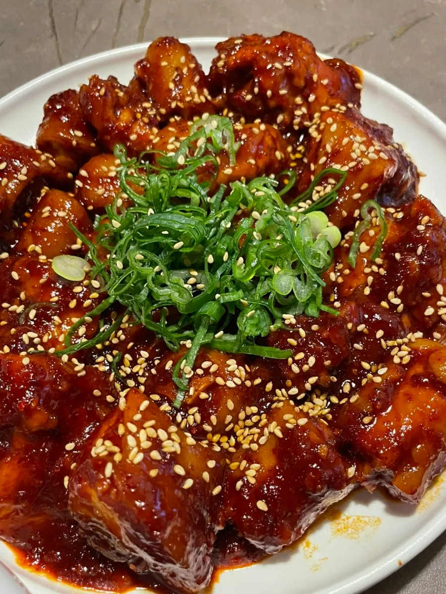 뼈가 쏙 빠지는 돼지꼬리찜