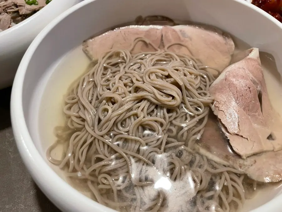 불맛 나는 매콤한 돼지꼬리찜
