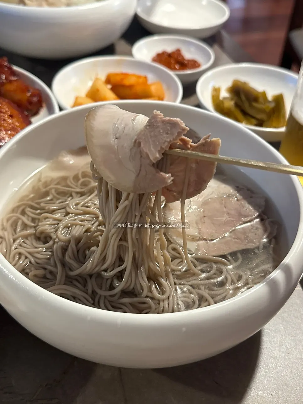 Naengmyeon de Pyongyang en caldo de Anok con sus fideos