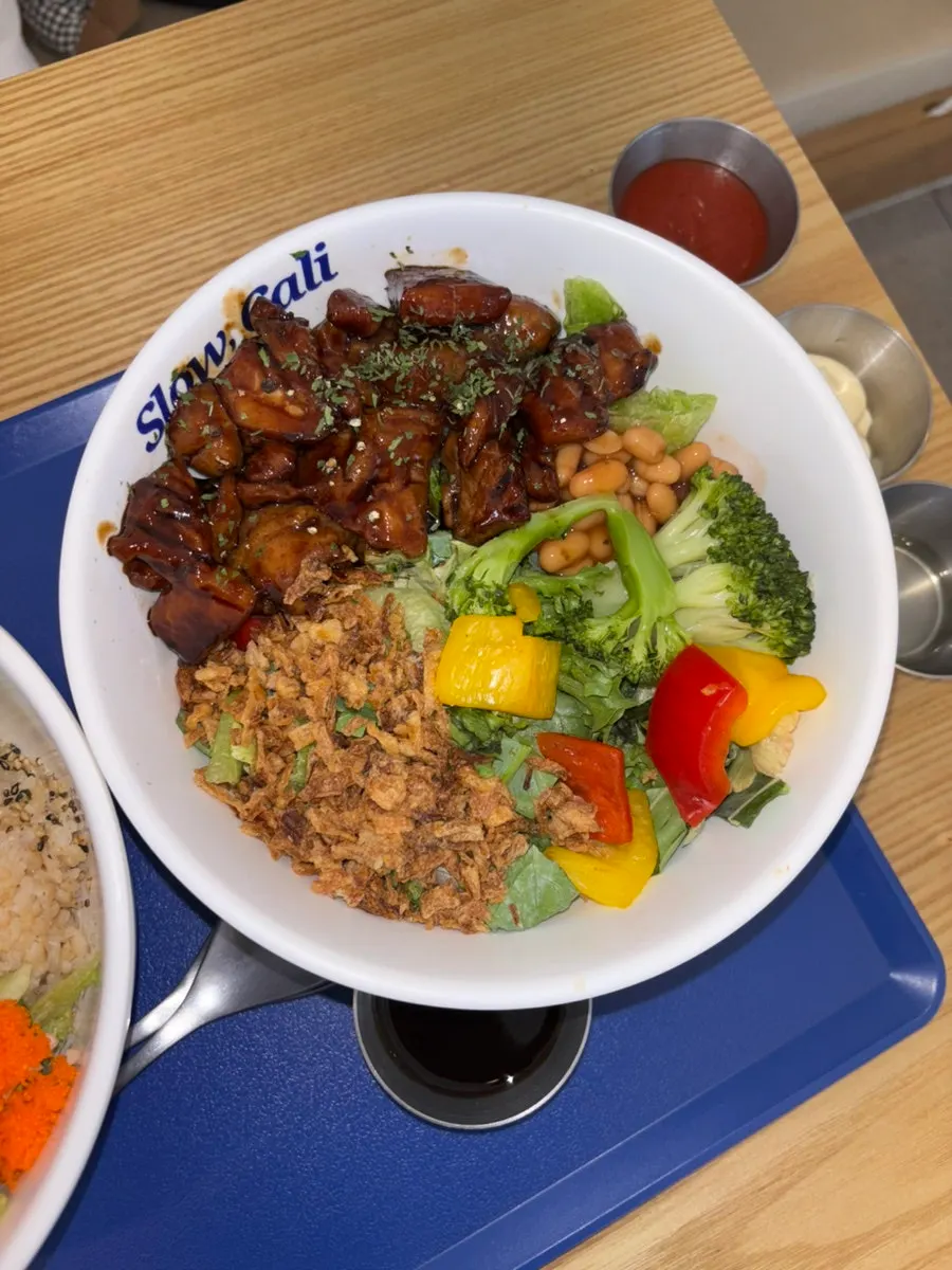 A bowl of black pepper chicken