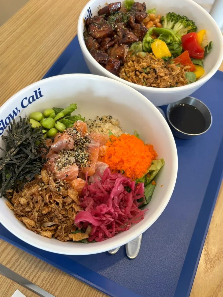 Poke and chicken bowl ordered together