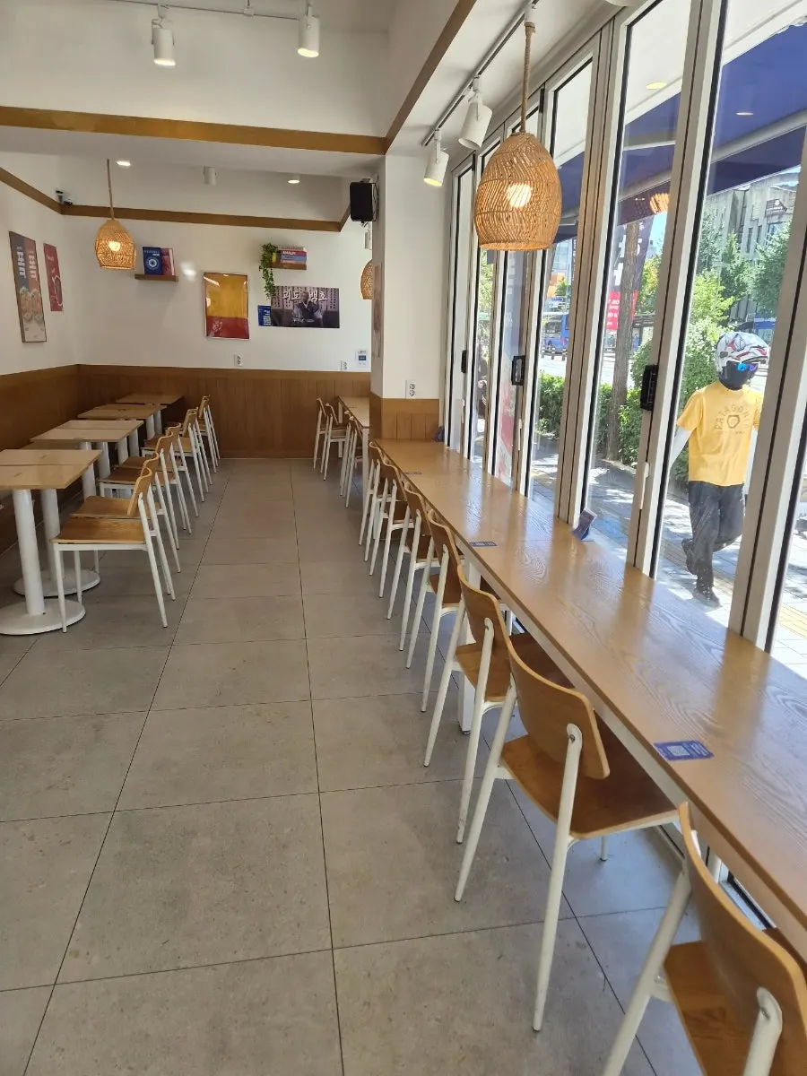 Interior of Slow Cali Hongdae Entrance Station Branch
