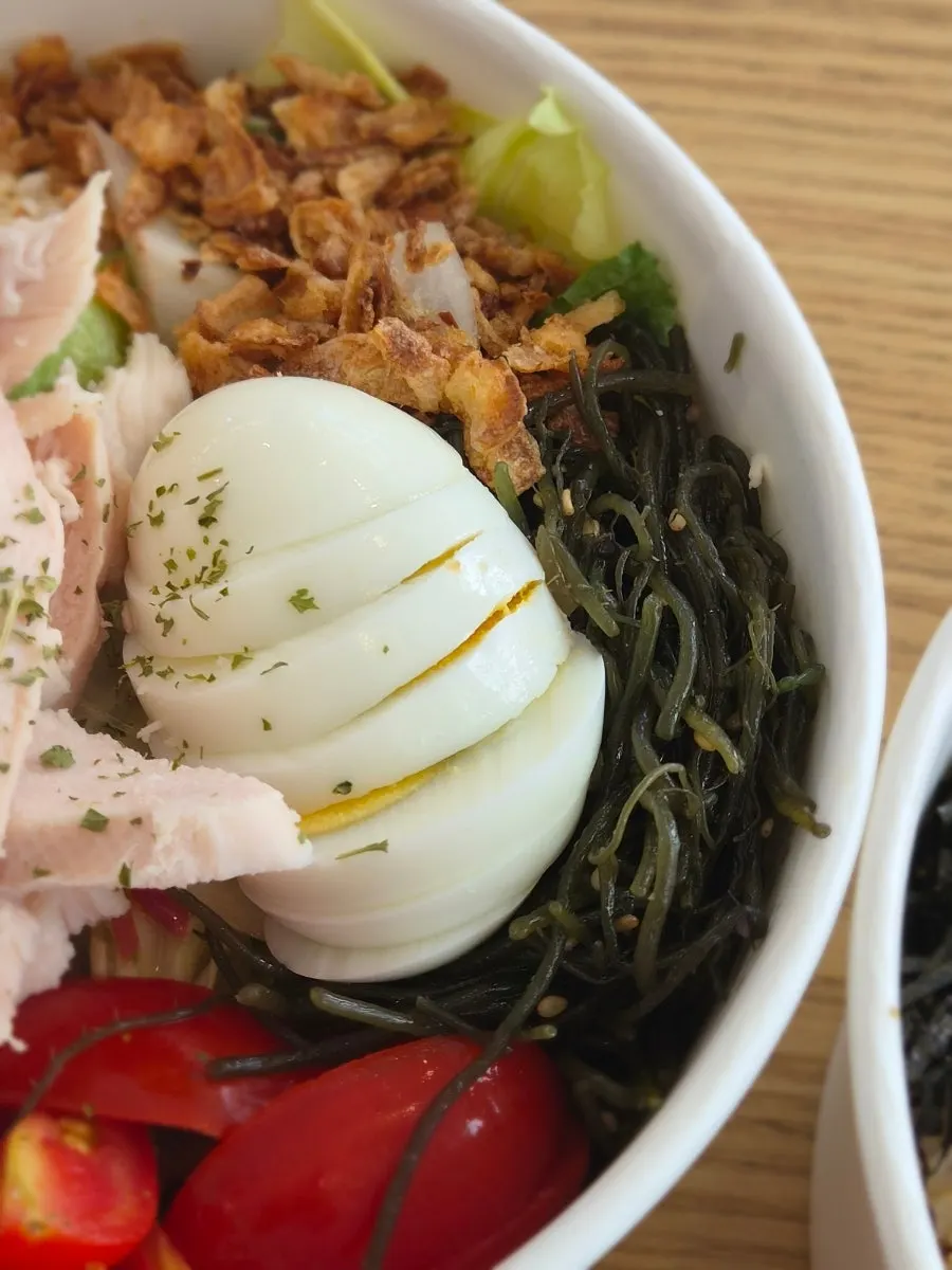 Protein poke with stir-fried seaweed and cherry tomatoes